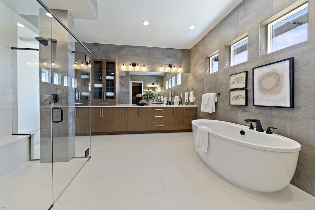 Master bathroom by Infinity Homes